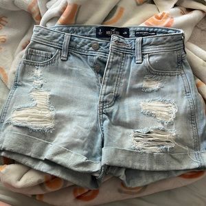 Hollister high rise boyfriend short size 24